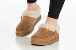 Promo 🔥 BILLY Footwear Chestnut BILLY Cozy Slippers 🧨 -BILLY Footwear sale BK22446 250 studio standing 2 940x614 19751d46 da96 4906 9ef1 d7e60eea1d84